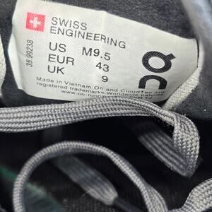 On Cloudflow Shoes Mens 9.5 Black Gray Low Top Athletic Running Sneakers